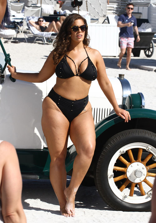 we will never be able to get over how sexy ashley graham looks