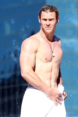 Chris Hemsworth Beach Body - SHEfinds