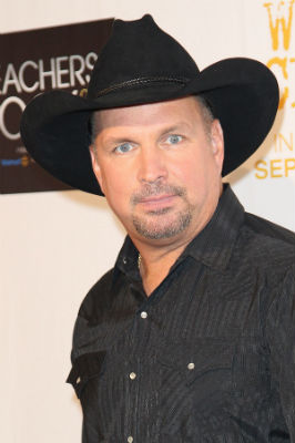 Garth Brooks - SHEfinds