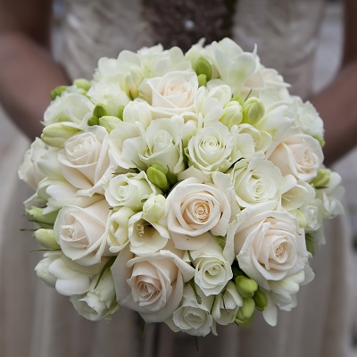 white wedding bouquet 19 - SHEfinds