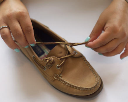 boat shoes tie shoelaces
