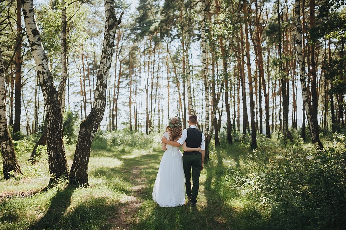 Wedding In The Woods Tips How To Plan A Wedding In The