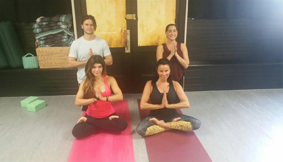 Teresa Giudice & Danielle Staub Do Yoga Together