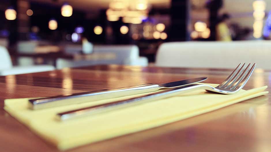 Why you should never use restaurant silverware - SHEfinds