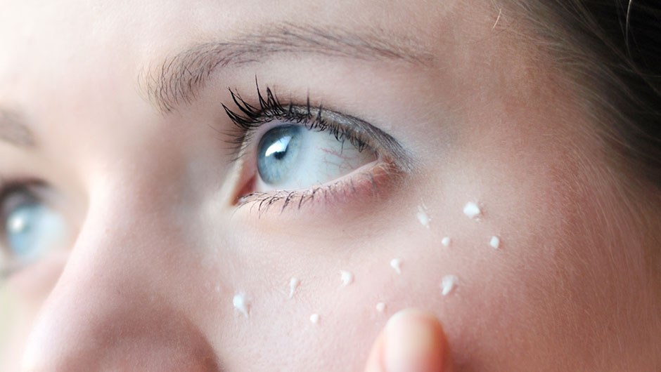 The Right Way To Get Rid Of Under Eye Circles According To A Dermatologist Shefinds 4941