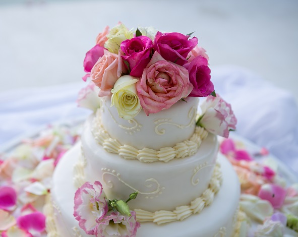 How To Choose A Wedding Cake - SHEfinds