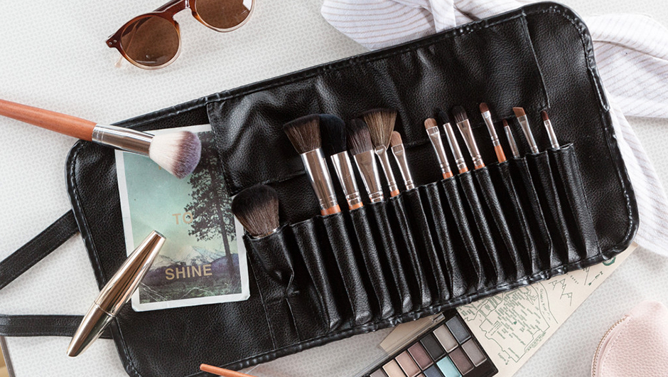 We Re Giving Away 100 Brush Sets From Vanity Planet That S 1500 Makeup Brushes People Shefinds