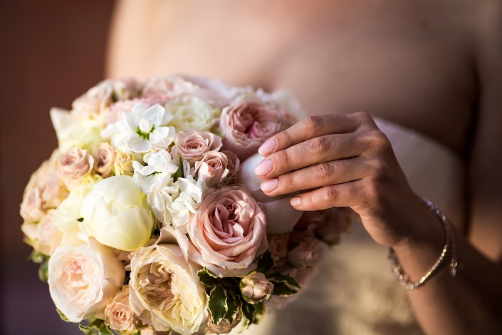 7 Mistakes Brides Make When Choosing Their Wedding Flower Colors - SHEfinds