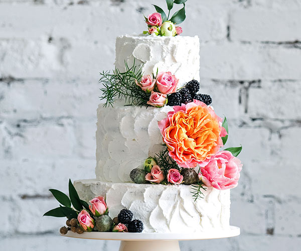 5 Things Brides Always Forget When Picking The Cake - SHEfinds