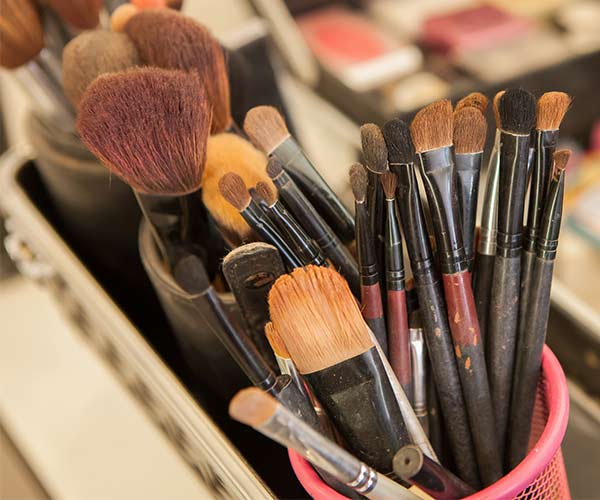 The Downsides of Using the Tiny Makeup Applicator Brushes – StyleCaster