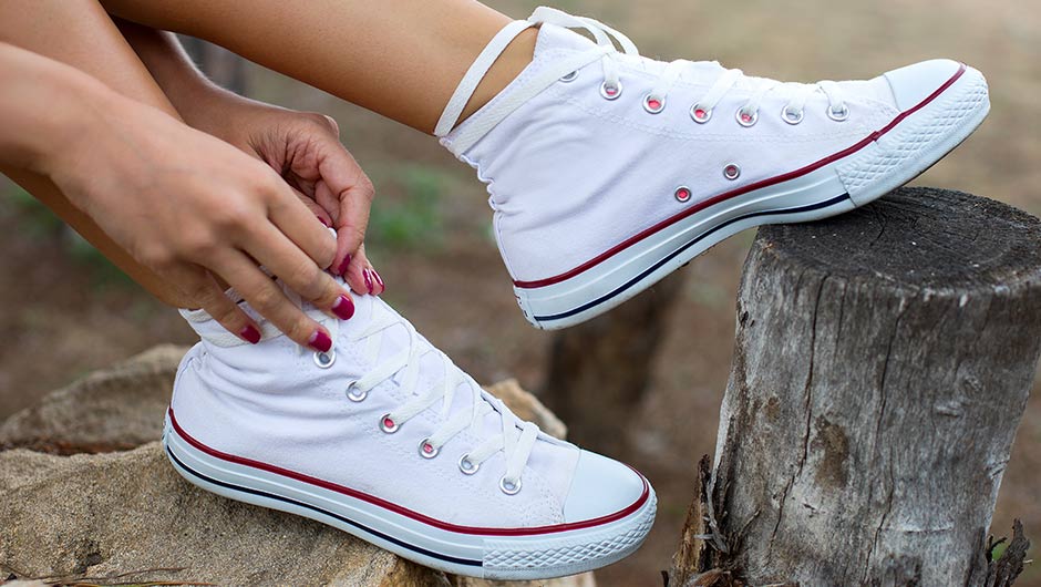 how to wash white chuck taylors