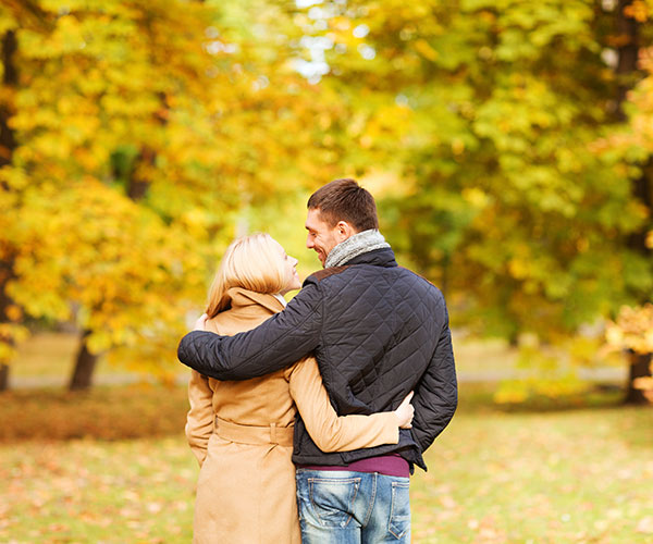 couple on honeymoon fall