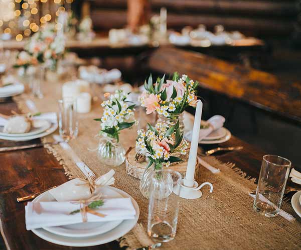 7 Pretty Decorations  You Need For Your Rustic  Wedding 