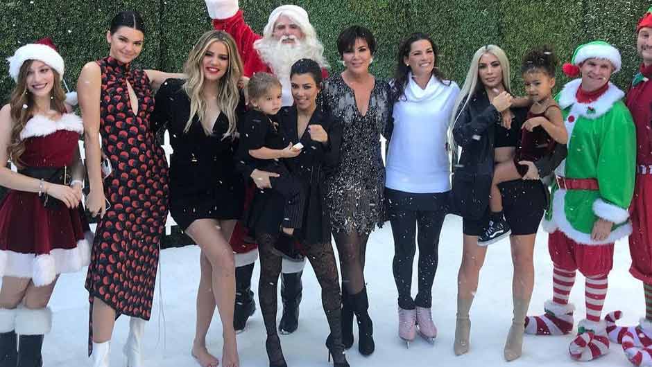 Can You Spot Khloe’s Baby Bump In This KUWTK Christmas Special Photo ...