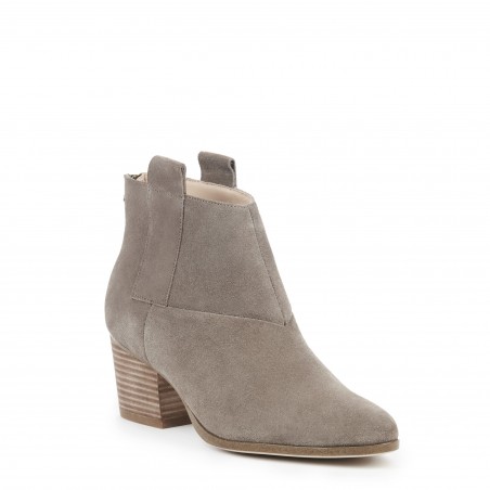 You Need To Grab A Pair Of These Super Stylish $35 Booties From Sole ...