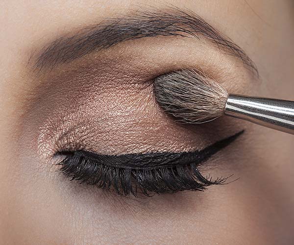 5 Eyeshadow Mistakes That Are Actually Making You Look 5 Years Older ...