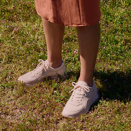 Everlane Launched Low Impact Sustainable Sneakers For Spring - SHEfinds