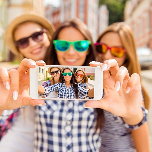 These Are The Secrets To Taking A Great Selfie Shefinds