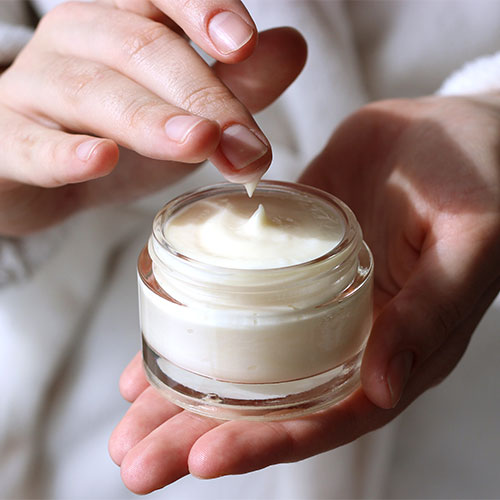 get rid of crows feet with firming night cream moisturizer