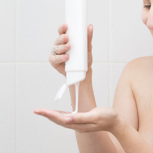 woman using shampoo