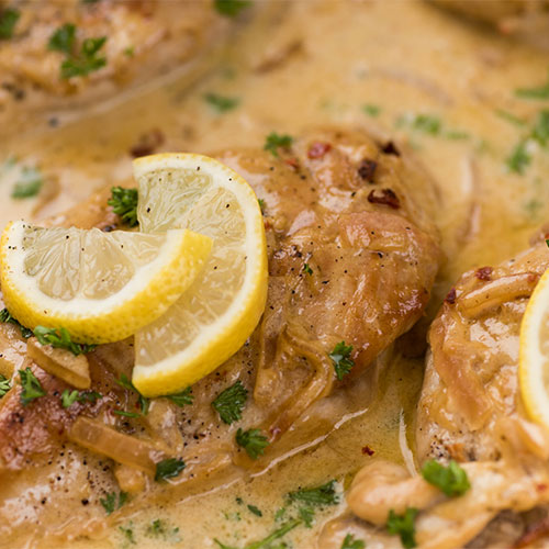 Braised chicken breast with lemons.