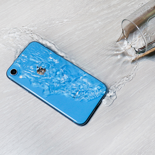 This Is What Is ACTUALLY Means When Apple Says Your Phone Is Water