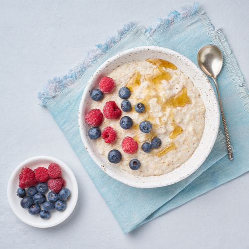 oatmeal with berries and honey