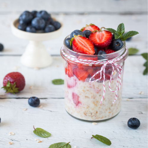 berry overnight oats