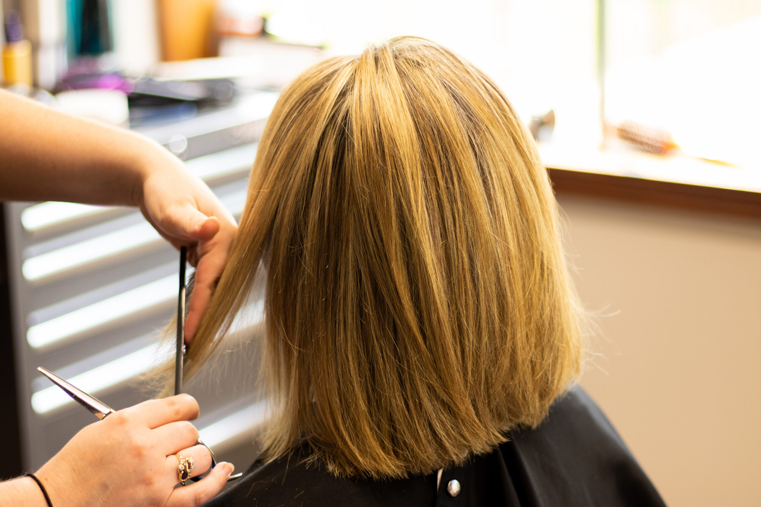 layered haircut round faces