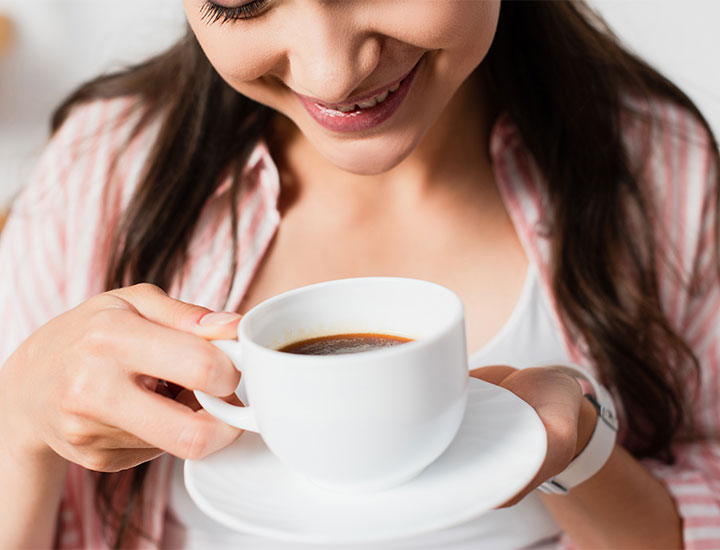 Woman drinking on coffee