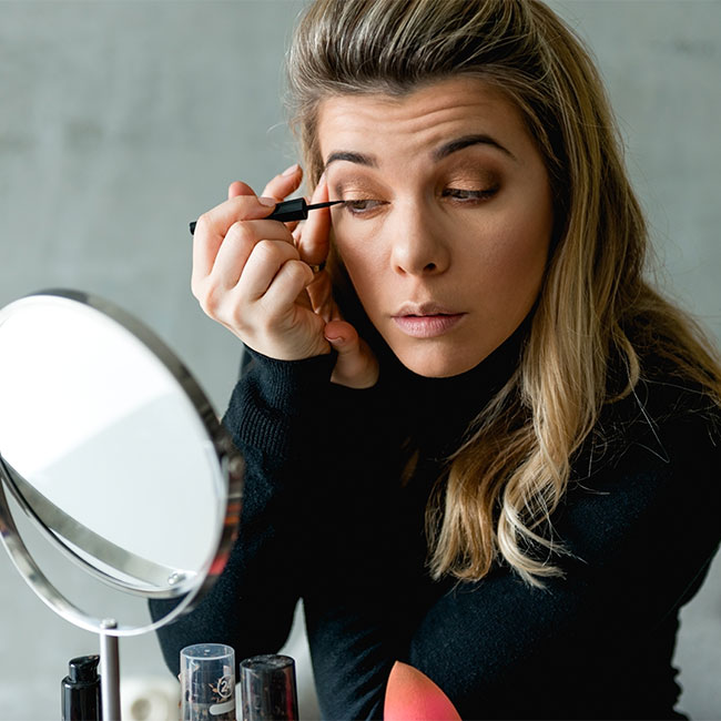 This Is What Actually Happens To Your Skin When You Wear Makeup Everyday,  According To Derms - SHEfinds