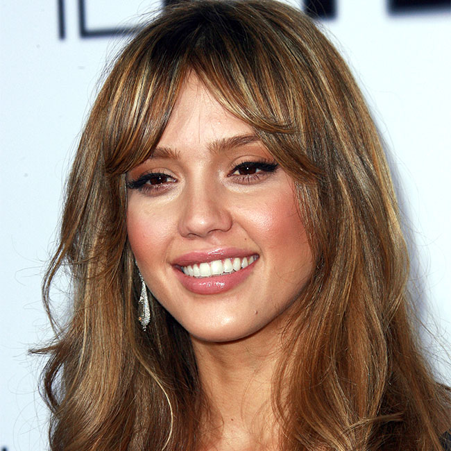 jessica alba light brown hair wavy curtain bangs red carpet lip gloss blush dangly earrings