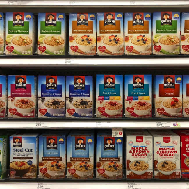 boxes of quaker oatmeal packets in grocery store