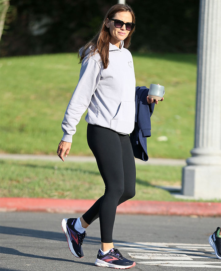 Jennifer Garner's Go-To Alo Yoga Leggings Are 40% Off