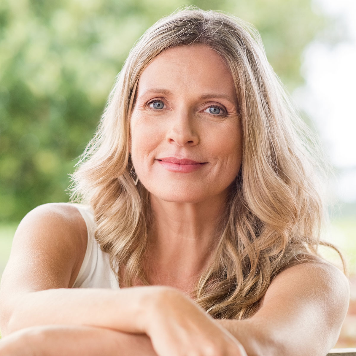 middle-aged-blonde-woman-smiling