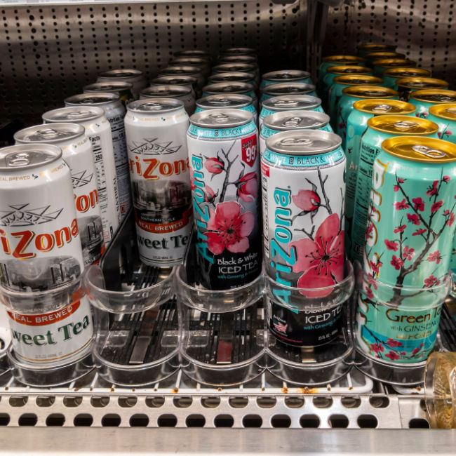 cans of arizona tea in grocery store