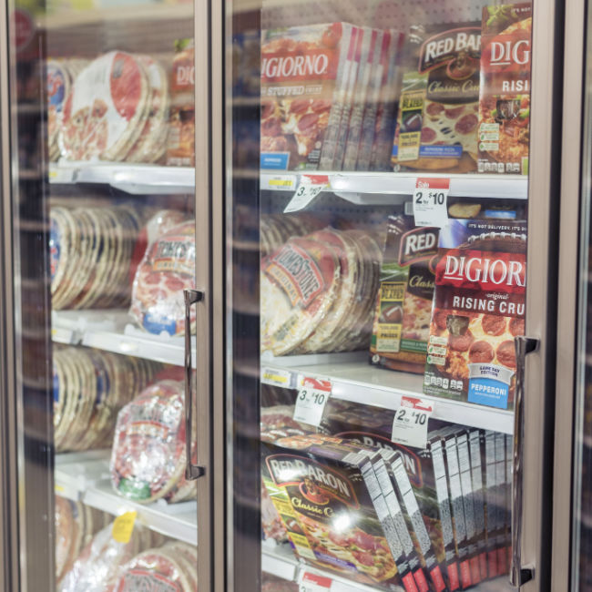 frozen pizza section in grocery store