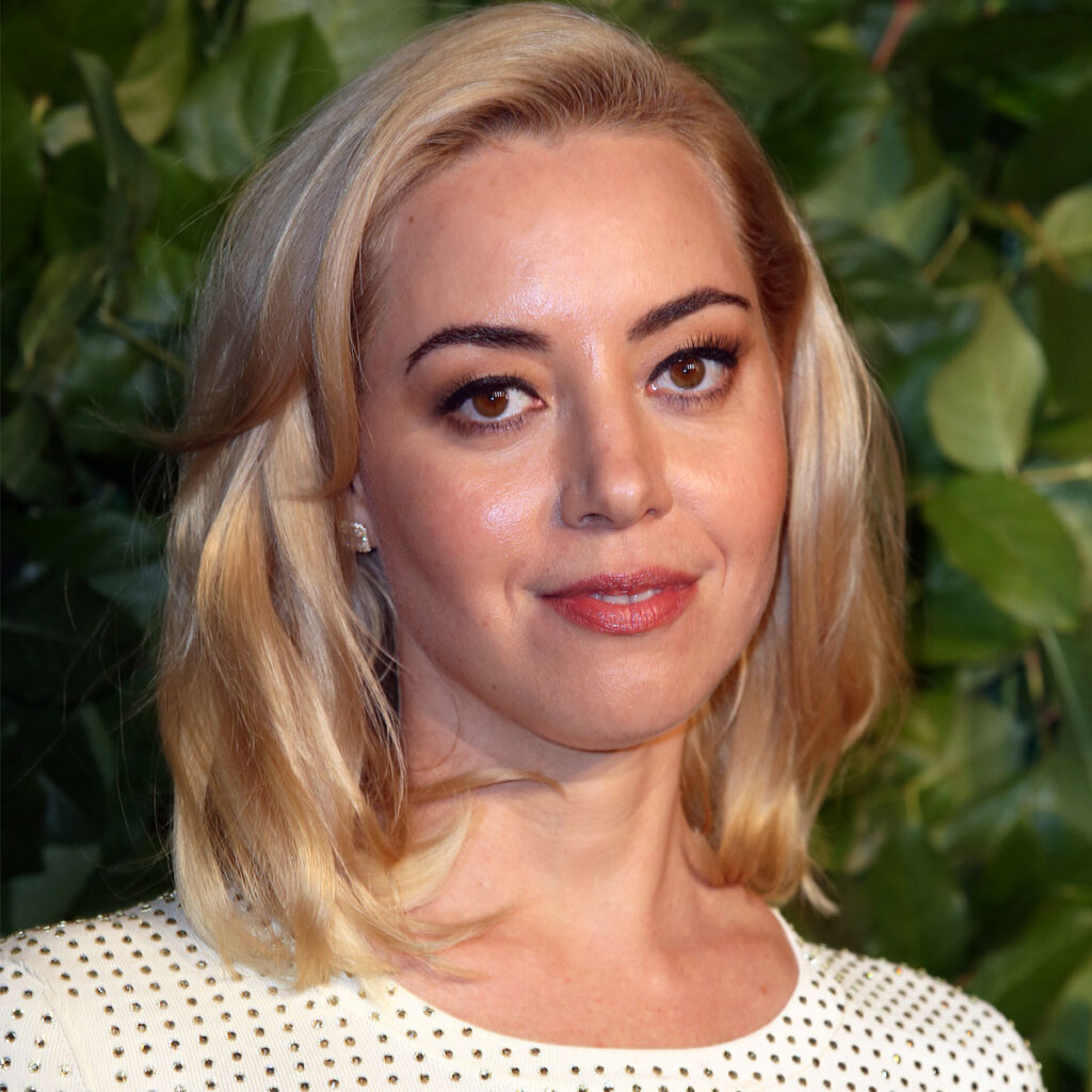 Aubrey Plaza Just Debuted Old Hollywood Blonde Hair On Red Carpet