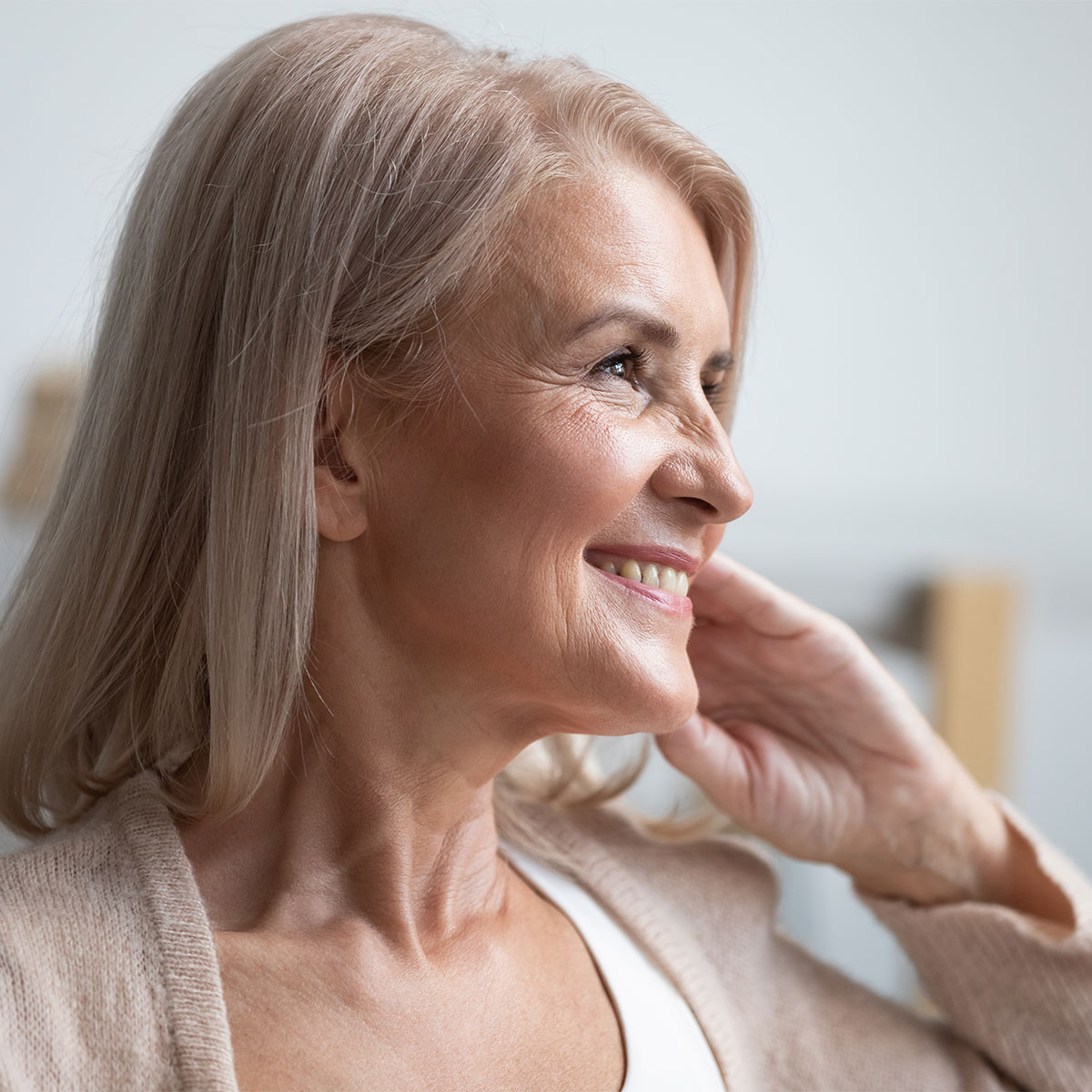 happy-middle-aged-woman-smiling