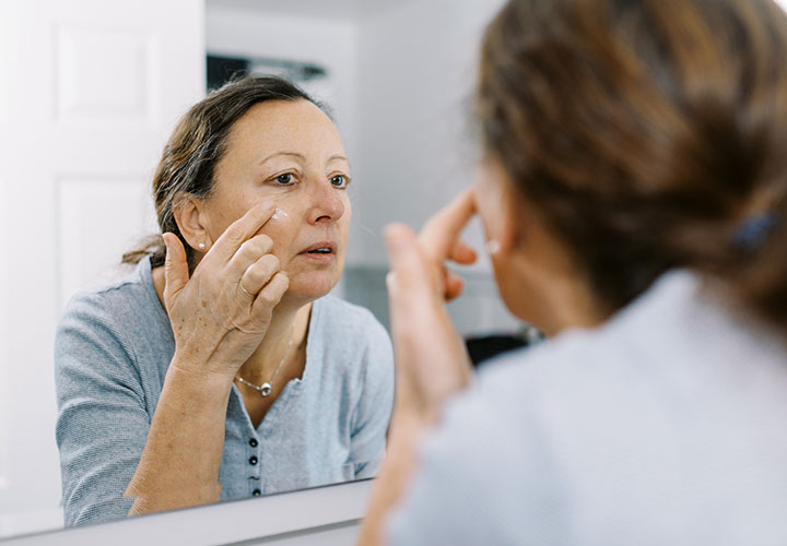 mkiddle-aged-woman-applying-face-cream