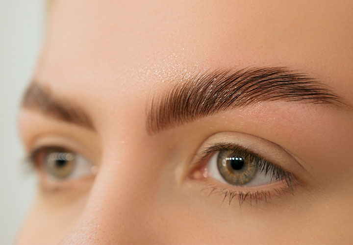 woman-laminated eyebrows