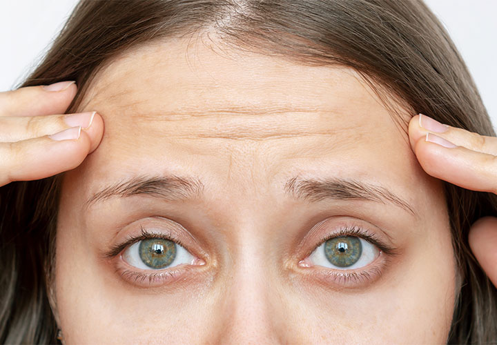 woman-sparse-eyebrows