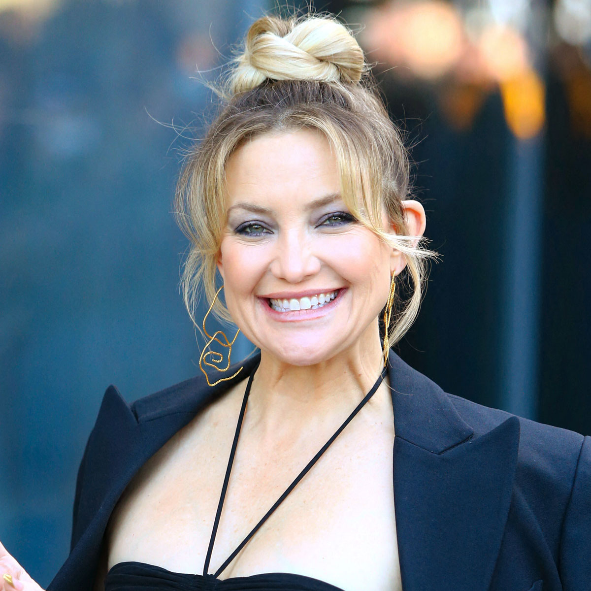 Kate Hudson Flaunts Her Abs In A Black High-Slit Skirt And Crop Top At A  NYFW Show - SHEfinds