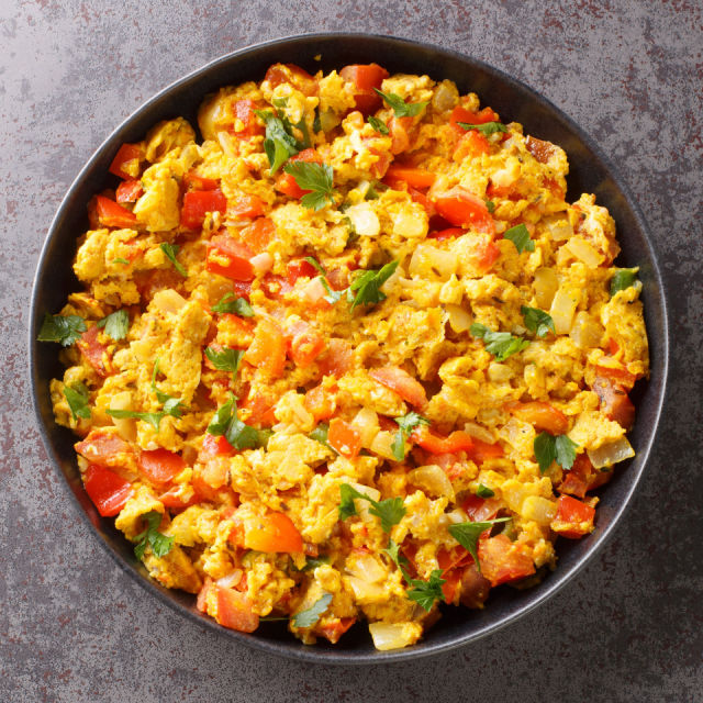 scrambled eggs with veggies