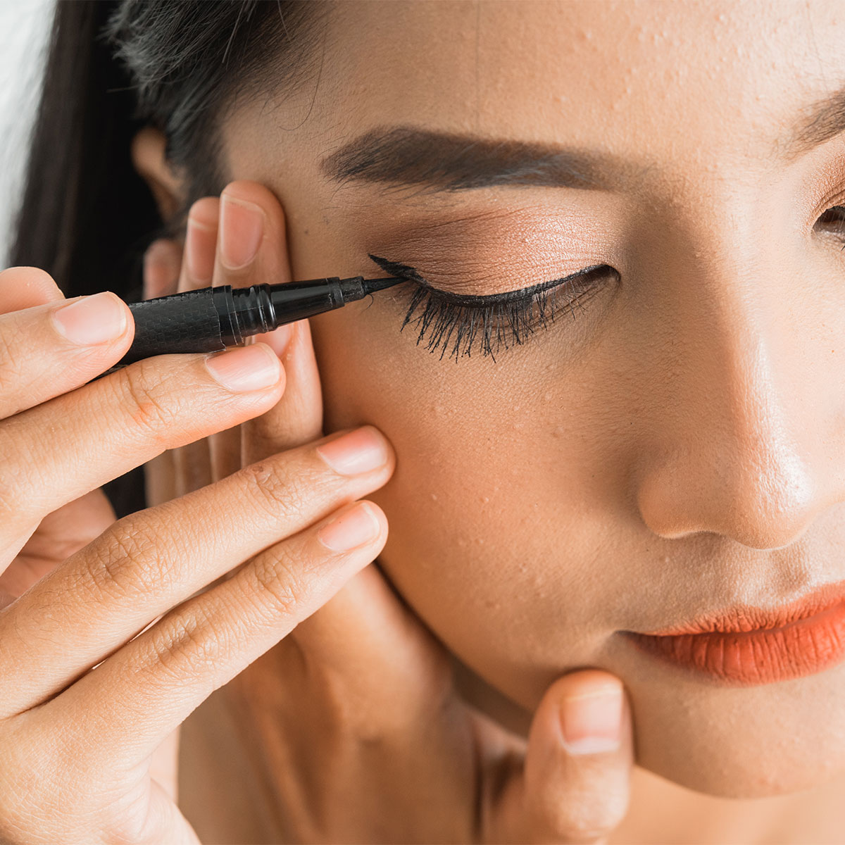 https://www.shefinds.com/files/2023/02/young-woman-applies-liquid-eyeliner-wing.jpg