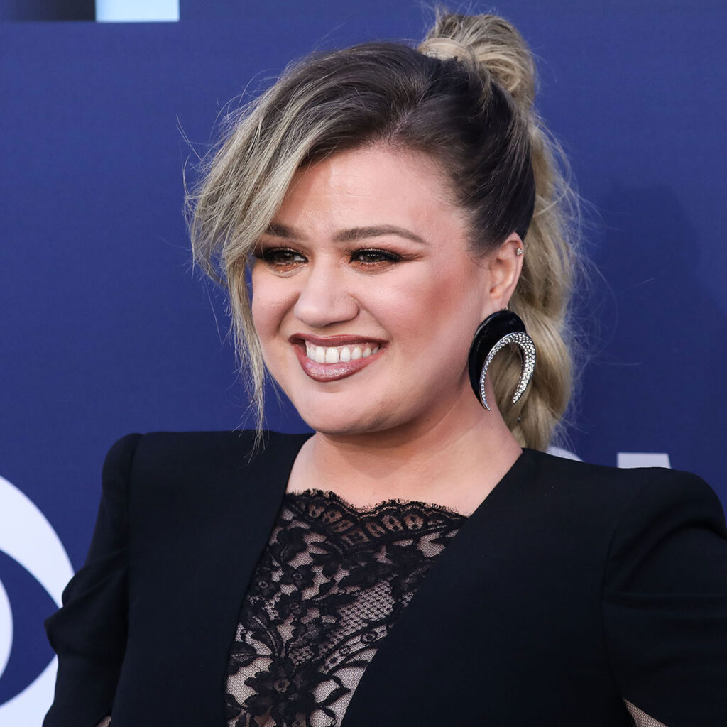 Kelly Clarkson with Short Hair