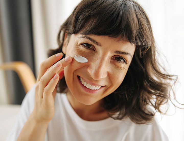 smiling-woman-moisturizing