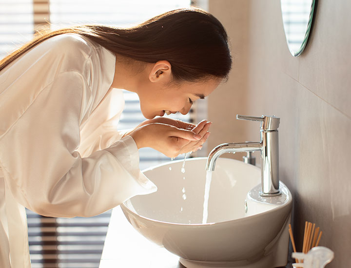 woman-washing-face