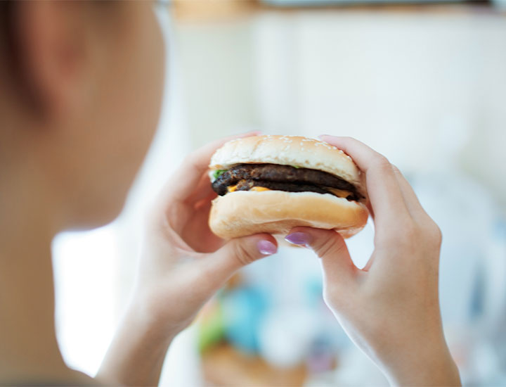 women-eating-burger