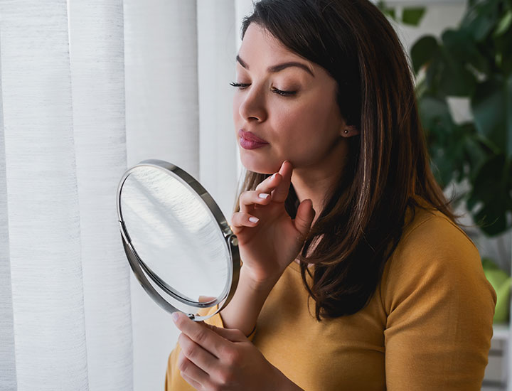 woman-looking-in-mirror